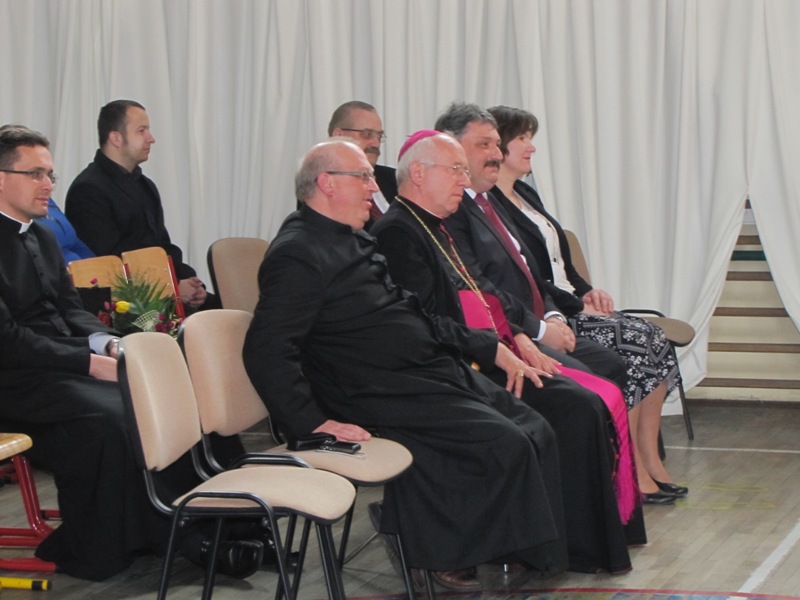 Wizyta Biskupa w Zespole Szkl w Sadkowicach-13.04